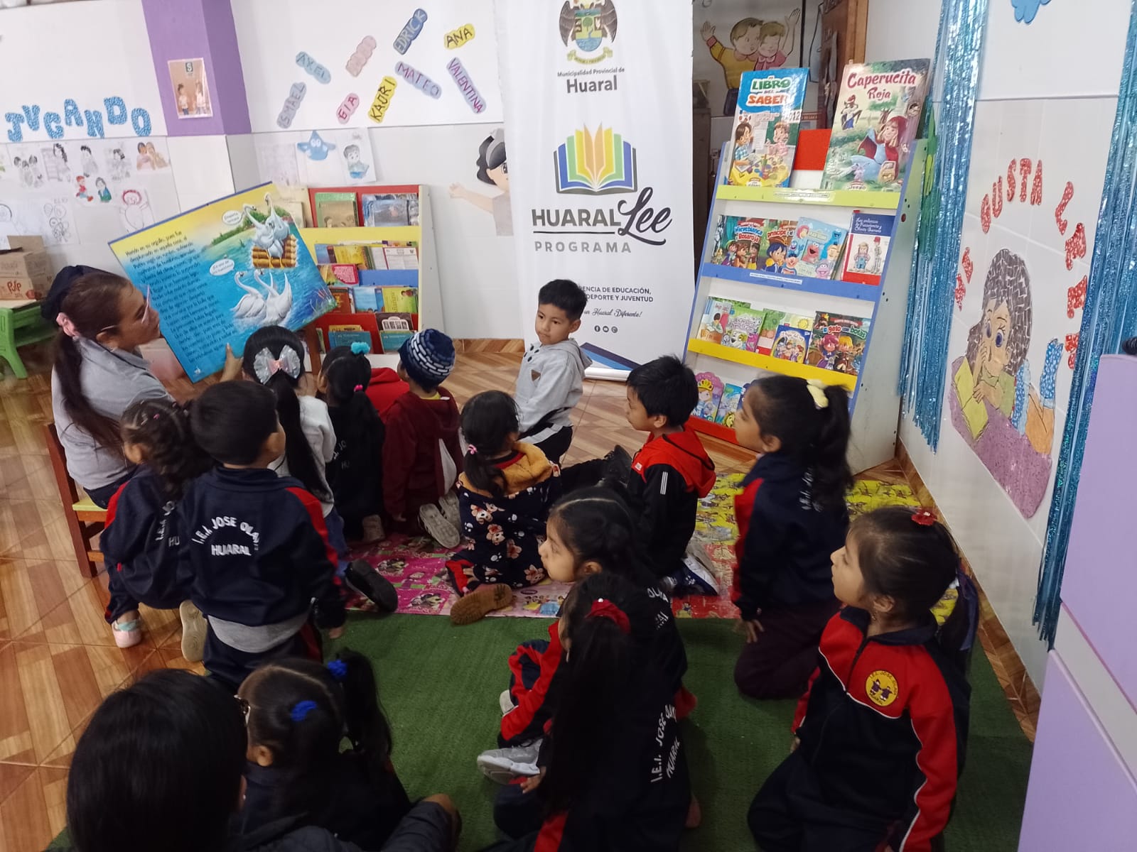 Programa municipal "Huaral lee" visitó a los niños del colegio "José Olaya"