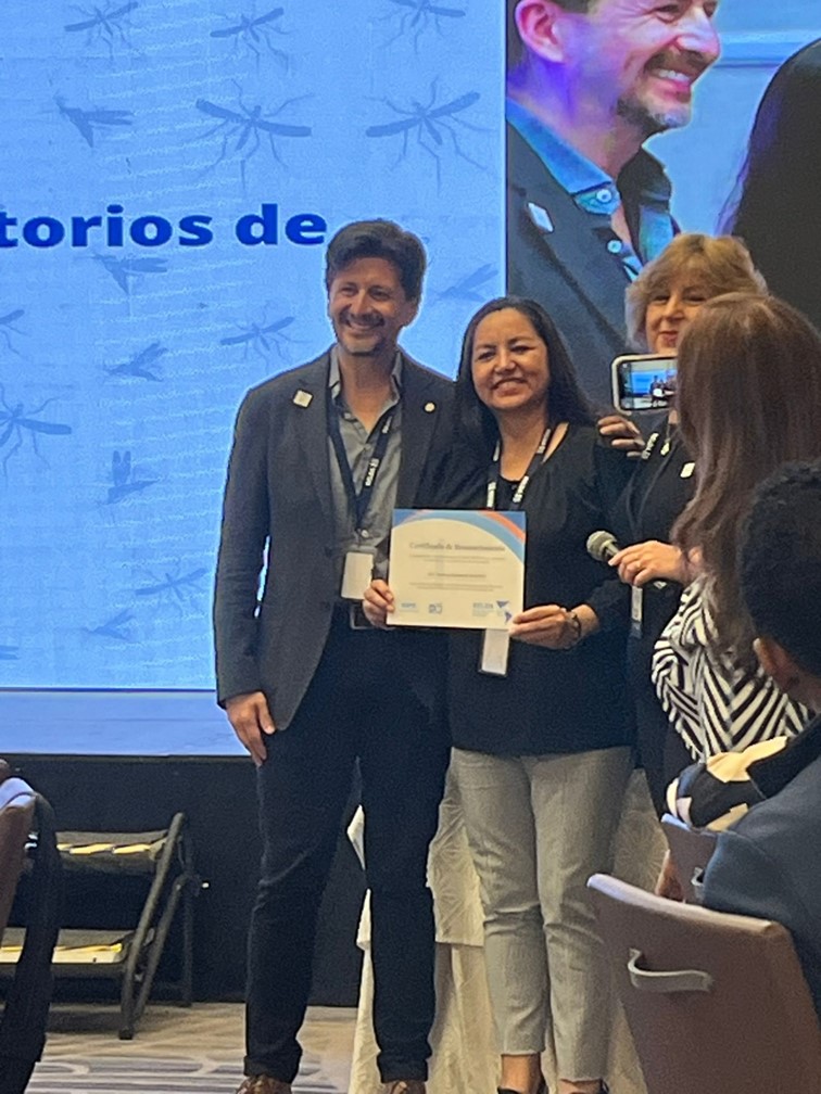recibiendo reconocimiento