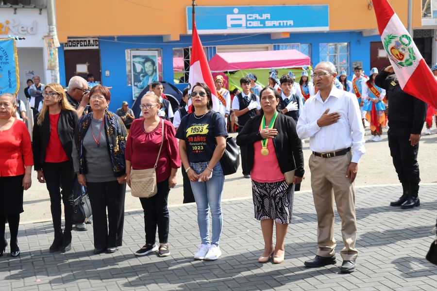 I.E. San Jacinto participó de paseo e izamiento