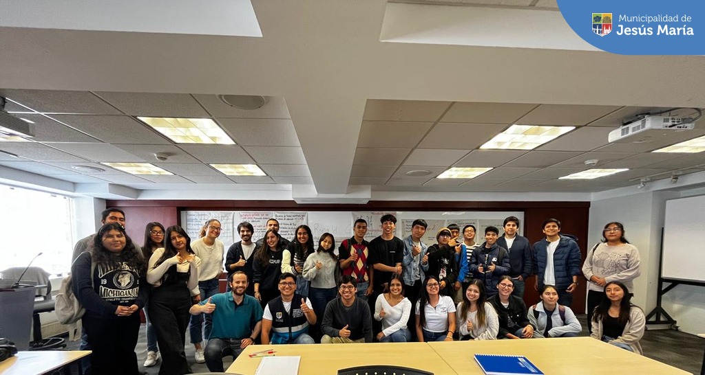 ✅ El programa municipal Jóvenes en Acción, realizó exitosamente el “Taller de Nivelación” en coordinación 🫱🏽🫲🏼 con la Universidad del Pacífico (Lima, Perú)
🙋🏽♀️🙋🏻♂️ Nuestros jóvenes jesusmarianos pudieron participar de esta iniciativa pensada especialmente para que desarrollan sus capacidades y destrezas.
#JesúsMaríaSomosTodos 🙌🏻