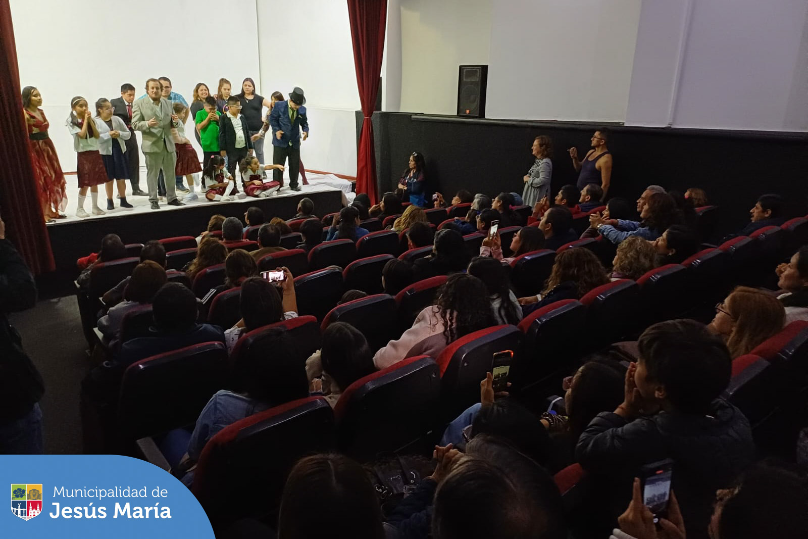 La 🎭 obra musical "Noé" llegó a Jesús María gracias a Musical Ciudadano. La actividad protagonizada por actores con Síndrome de Down nos trajo un mensaje de esperanza con una perspectiva moderna. 🤩
#Inclusión #SíndromeDeDown #JesúsMaríaSomosTodos