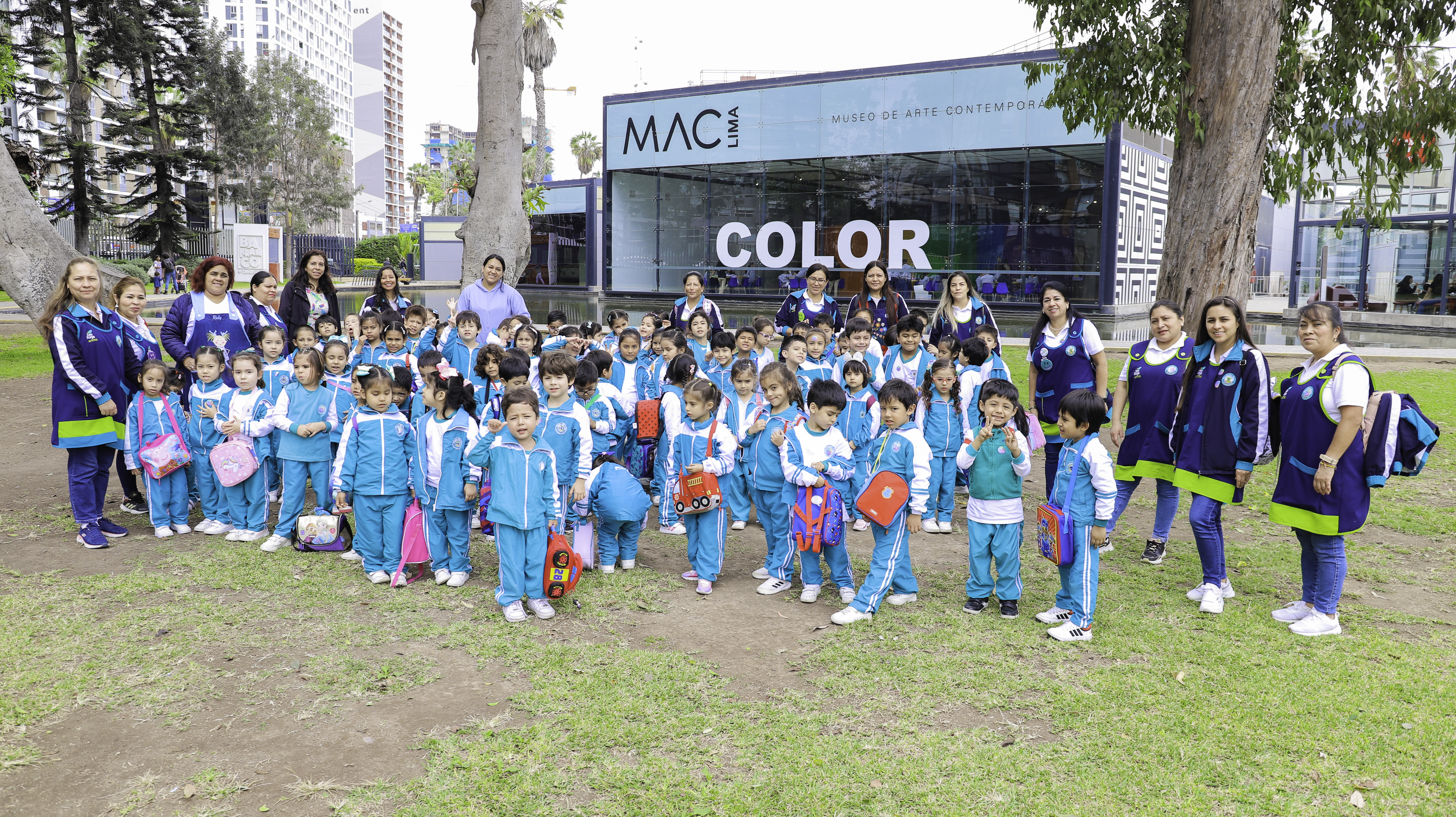 Visita de niños a Museo de Arte Contemporáneo