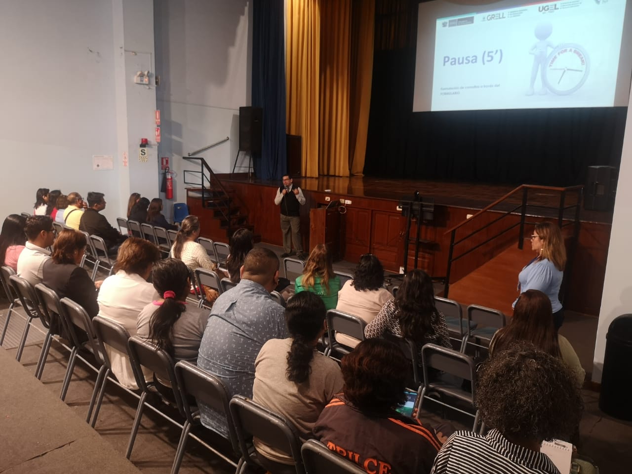 Con gran éxito, se realizó la II CHARLA INFORMATIVA “CONDICIONES BÁSICAS EN LAS IIEE PRIVADAS 2023” organizada por la Unidad de Gestión Educativa Local Nº 03 Trujillo Nor Oeste, a través de la Jefatura de Gestión Institucional, contando con participación de los directores y promotores de nuestra jurisdicción.
El evento estuvo a cargo del Equipo Multidisciplinario de Supervisión de IIEE Privadas, con la finalidad de orientar los lineamientos establecidos en la Resolución Ministerial N° 109-2022-MINEDU respecto al segundo año del proceso de adecuación a las Condiciones Básicas aplicable a las IIEE de gestión privada.
Reiteramos que, la calidad del servicio requiere el esfuerzo conjunto entre autoridades, directivos y la comunidad educativa.
