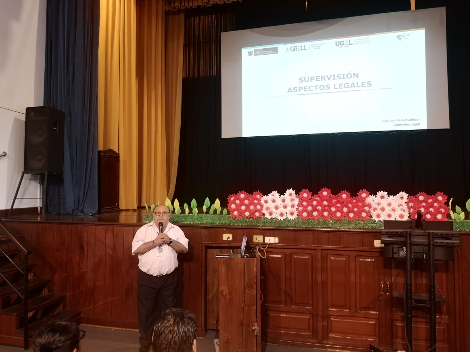 Con gran éxito, se realizó la II CHARLA INFORMATIVA “CONDICIONES BÁSICAS EN LAS IIEE PRIVADAS 2023” organizada por la Unidad de Gestión Educativa Local Nº 03 Trujillo Nor Oeste, a través de la Jefatura de Gestión Institucional, contando con participación de los directores y promotores de nuestra jurisdicción.

El evento estuvo a cargo del Equipo Multidisciplinario de Supervisión de IIEE Privadas, con la finalidad de orientar los lineamientos establecidos en la Resolución Ministerial N° 109-2022-MINEDU respecto al segundo año del proceso de adecuación a las Condiciones Básicas aplicable a las IIEE de gestión privada.

Reiteramos que, la calidad del servicio requiere el esfuerzo conjunto entre autoridades, directivos y la comunidad educativa.
