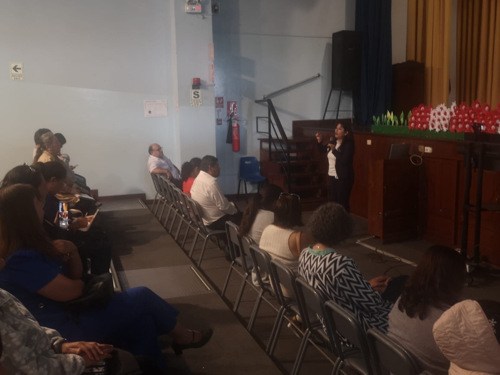 Con gran éxito, se realizó la II CHARLA INFORMATIVA “CONDICIONES BÁSICAS EN LAS IIEE PRIVADAS 2023” organizada por la Unidad de Gestión Educativa Local Nº 03 Trujillo Nor Oeste, a través de la Jefatura de Gestión Institucional, contando con participación de los directores y promotores de nuestra jurisdicción.

El evento estuvo a cargo del Equipo Multidisciplinario de Supervisión de IIEE Privadas, con la finalidad de orientar los lineamientos establecidos en la Resolución Ministerial N° 109-2022-MINEDU respecto al segundo año del proceso de adecuación a las Condiciones Básicas aplicable a las IIEE de gestión privada.

Reiteramos que, la calidad del servicio requiere el esfuerzo conjunto entre autoridades, directivos y la comunidad educativa.
