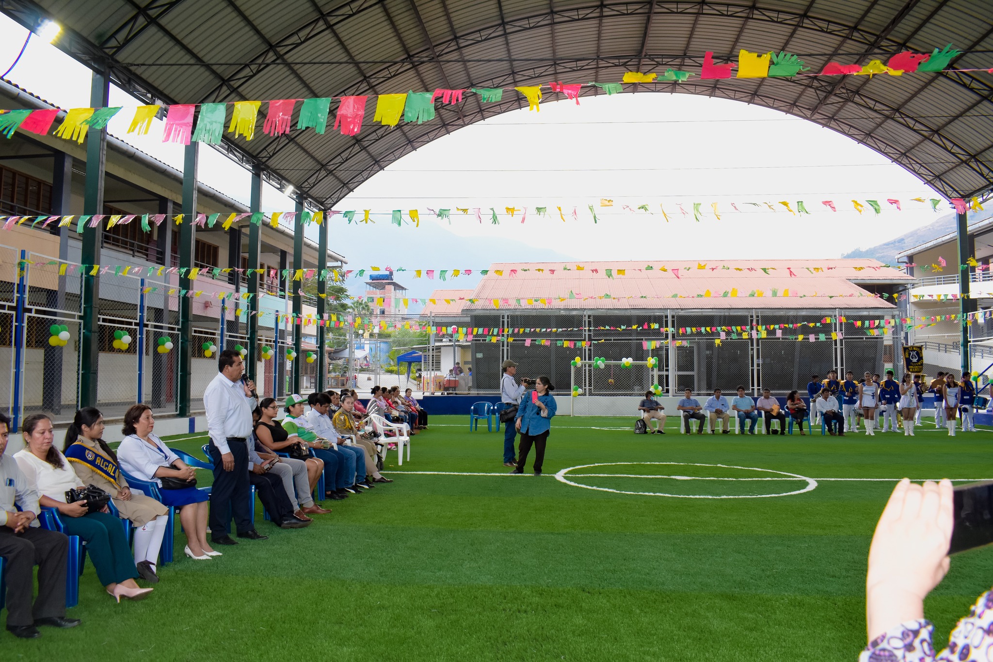 Entrega de campo deportivo en la emblemática institución educativa Manco II