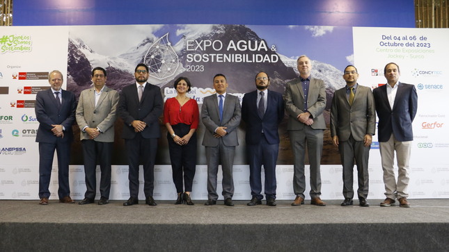 Foto grupal de participantes en el lanzamiento del Pabellón Sostenibilidad