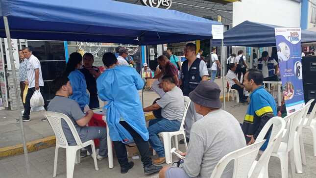 CAMPAÑA DE VACUNACIÓN EN MERCADO MODELO