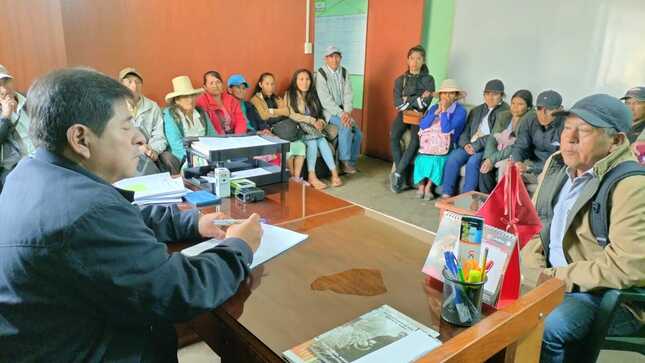 Atención de Comisiones de Instituciones educativas, para escuchar sus demandas