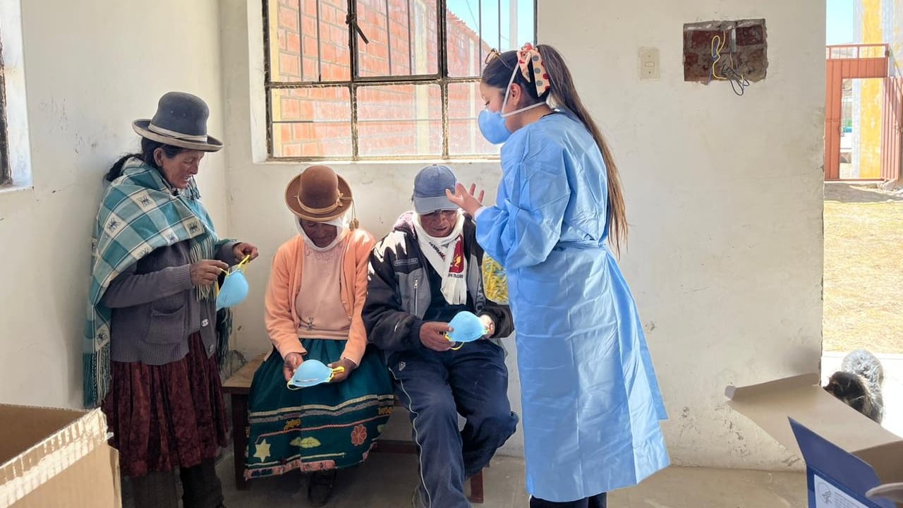 Arequipa: Geresa garantiza abastecimiento de medicamentos y equipos de protección para personas afectadas por cenizas de volcán Ubinas
