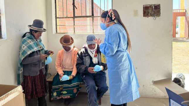 Arequipa: Geresa garantiza abastecimiento de medicamentos y equipos de protección para personas afectadas por cenizas de volcán Ubinas