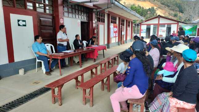 📌❗Participación del Director de UGEL Ayabaca, Mg. Luis Llacsahuanga Granadino, conjuntamente con funcionarios de la sede y de la Institución Educativa No 15136, Remberto Pardo Ochoa, de Espíndola, frontera con nuestro vecino país del Ecuador hoy 23 de agosto de 2023, en una reunión de trabajo, para atender y solucionar la problemática de dicha Institución❗📌.