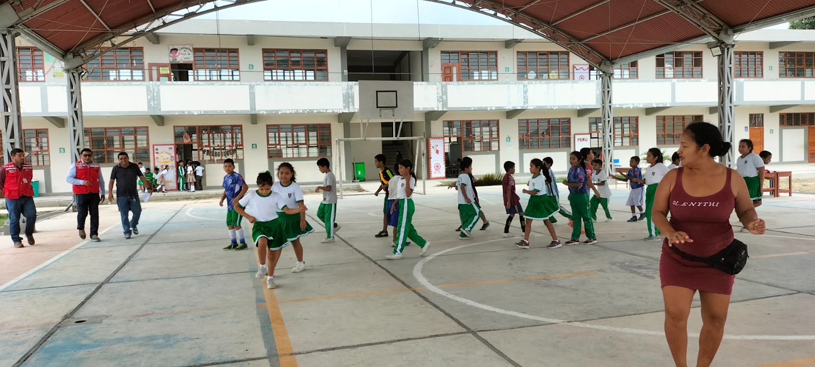 Escolares usuarios de Qali Warma con energía