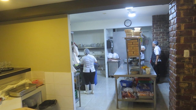 No cumplir con las normas vigentes, ediles, sanitarias y de seguridad, conllevó a la clausura temporal de varios locales de venta de comida preprada.