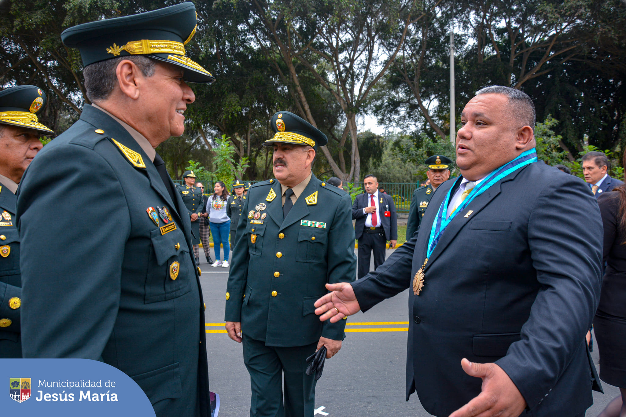 ☑️ Nuestro alcalde Jesús Gálvez Olivares, participó junto a la presidenta de la República Dina Boluarte y otras autoridades locales, de la ceremonia por el XXVI Aniversario de la Dirección de Seguridad Ciudadana de la Policía Nacional. 👮🏽♀️ El evento tuvo lugar en la avenida de la Peruanidad de nuestro distrito.
#JesúsMaríaSomosTodos