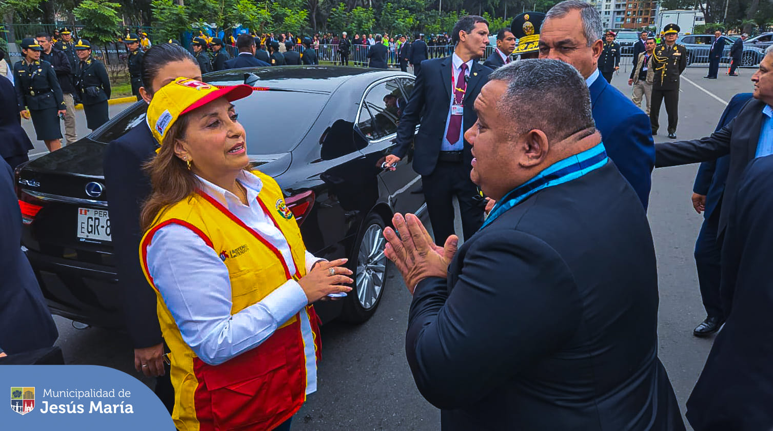 ☑️ Nuestro alcalde Jesús Gálvez Olivares, participó junto a la presidenta de la República Dina Boluarte y otras autoridades locales, de la ceremonia por el XXVI Aniversario de la Dirección de Seguridad Ciudadana de la Policía Nacional. 👮🏽♀️ El evento tuvo lugar en la avenida de la Peruanidad de nuestro distrito.
#JesúsMaríaSomosTodos
