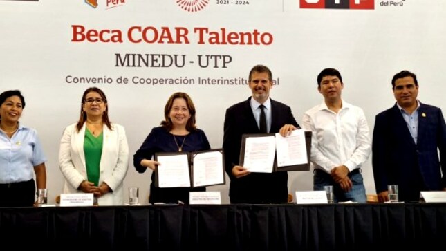 Gobernador Luis Neyra participa de firma de convenio en el COAR