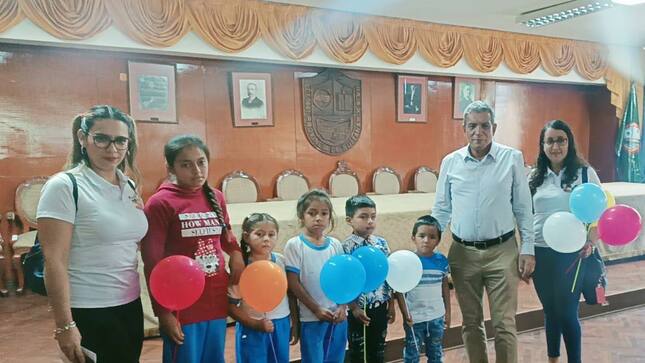 Alcalde Recibe A Niños Del Distrito De Ignacio Escudero