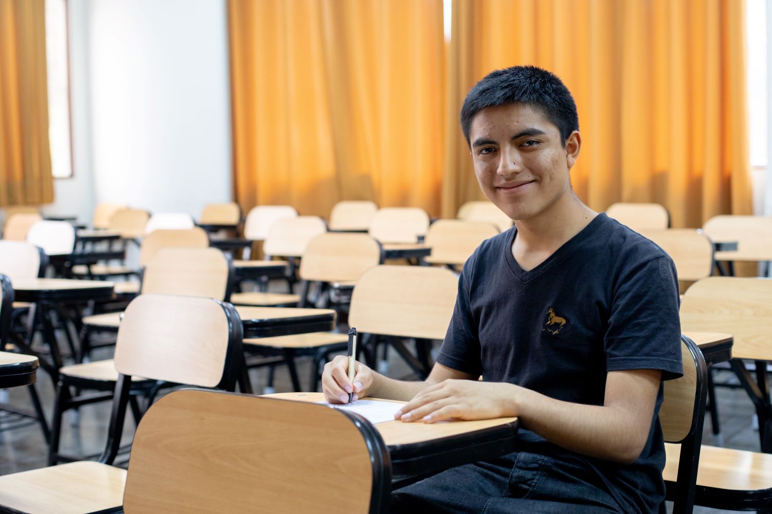 Gracias a Beca Hijos de Docentes 2023, Milton estudiará su carrera con todos los gastos pagados por el Estado.