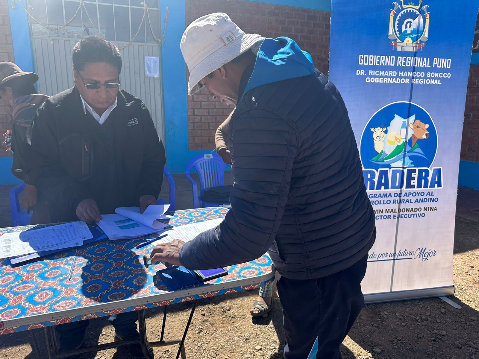 firma y sello de los pobladores