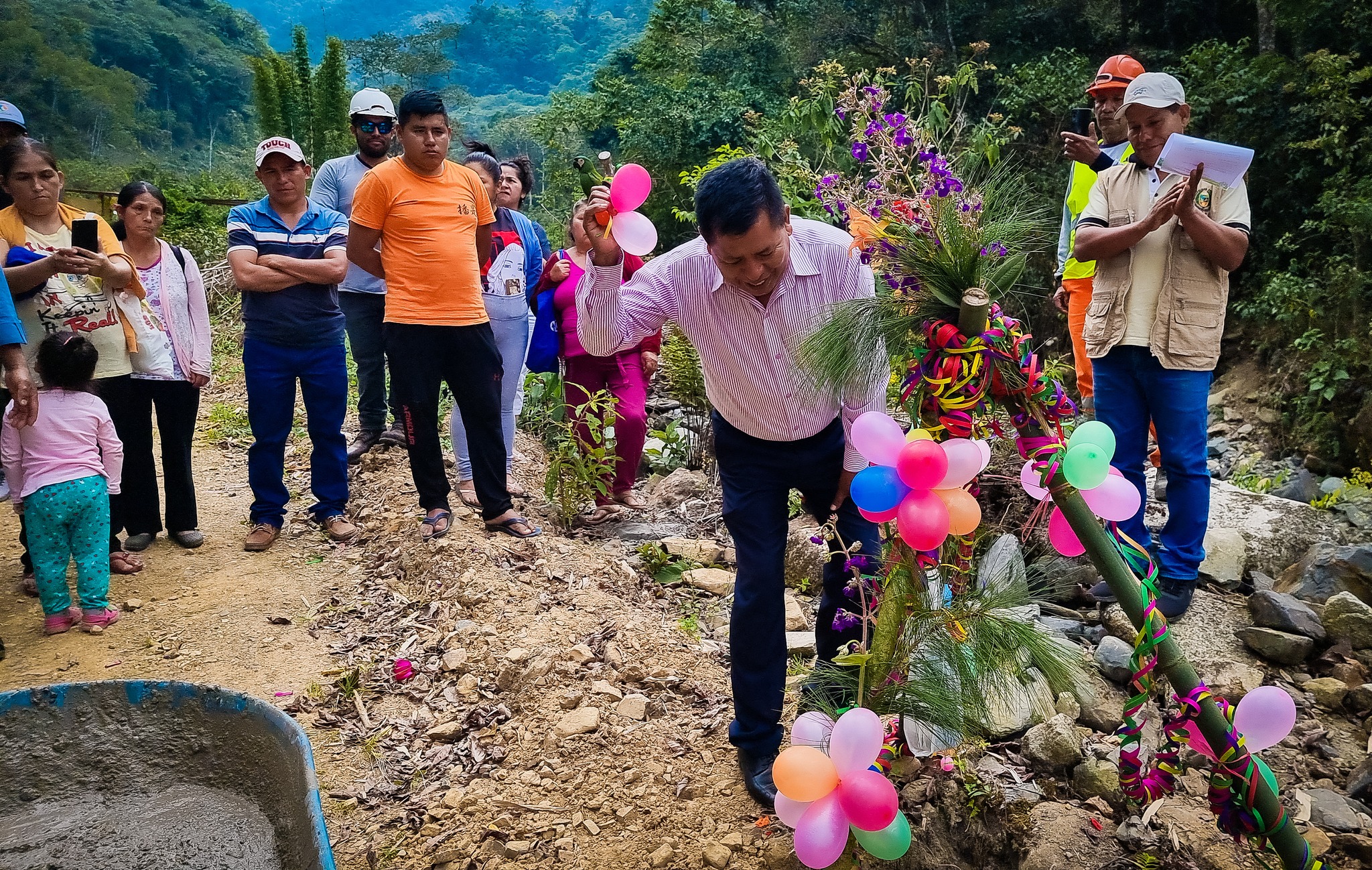 Construyendo conexiones un nuevo camino para la comunidad de Madre Selva