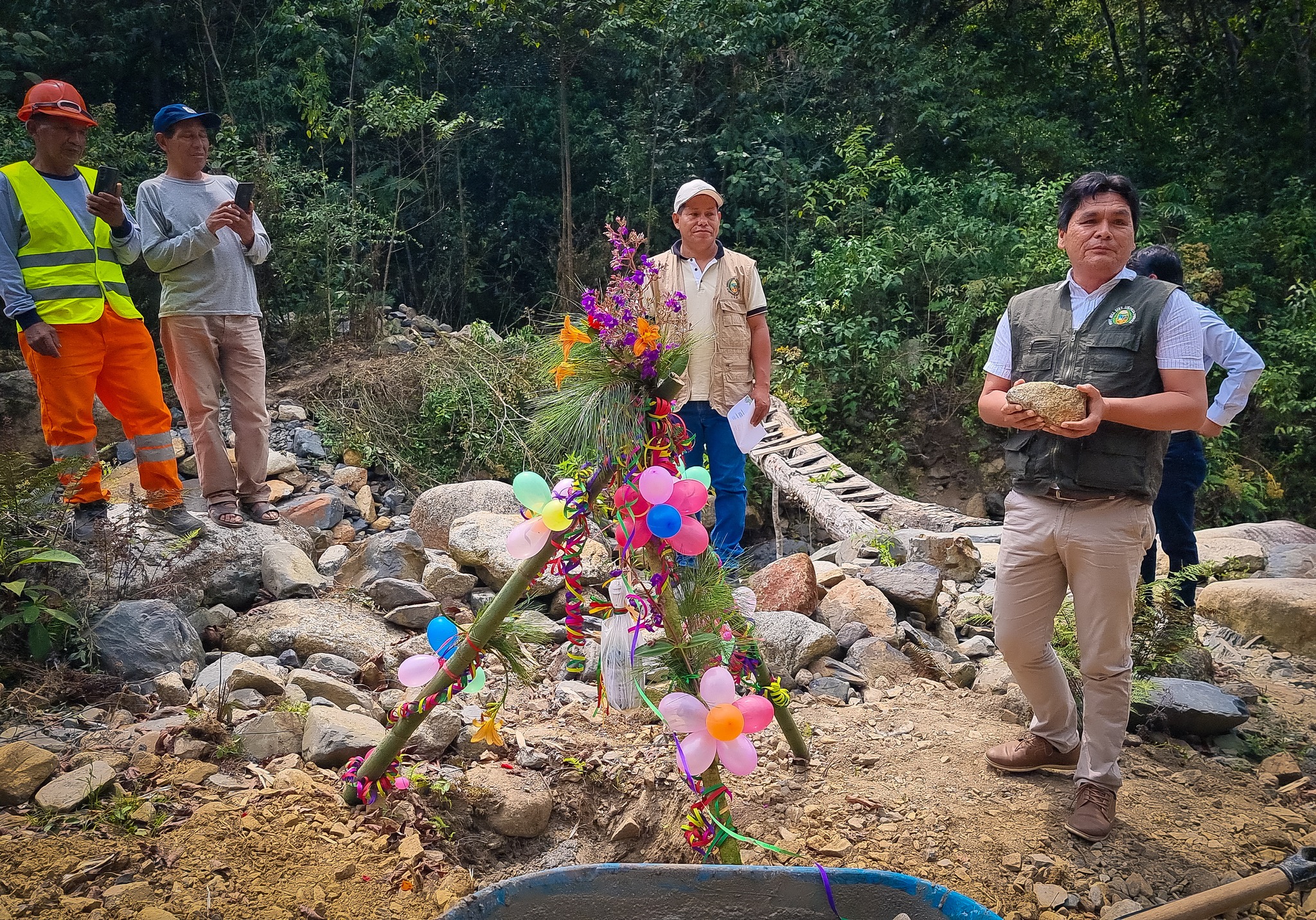 Construyendo conexiones un nuevo camino para la comunidad de Madre Selva