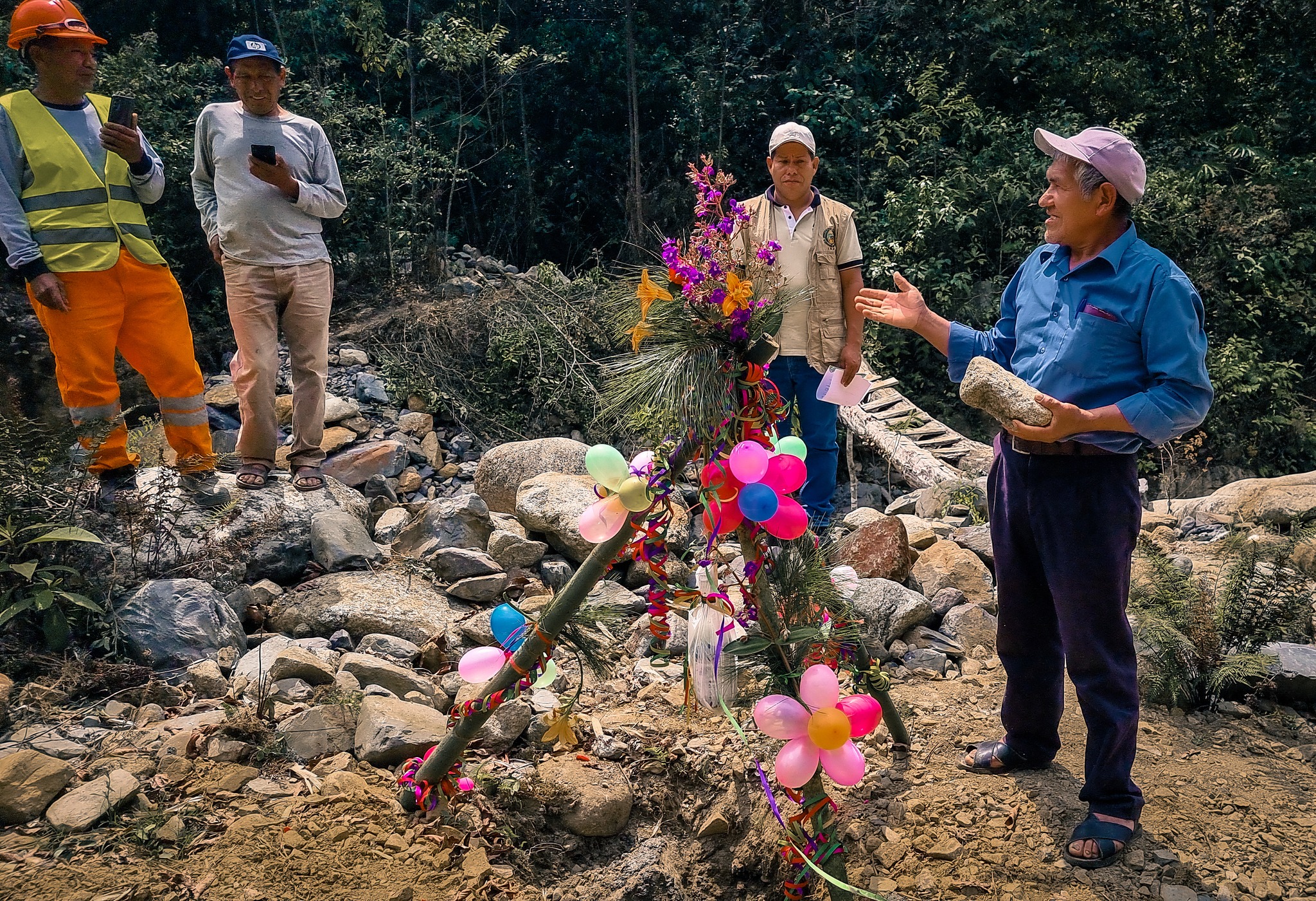 Construyendo conexiones un nuevo camino para la comunidad de Madre Selva