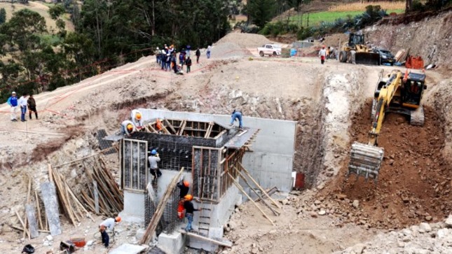 GORE supervisa obra de agua y alcantarillado en Juzgara (Huancabamba)
