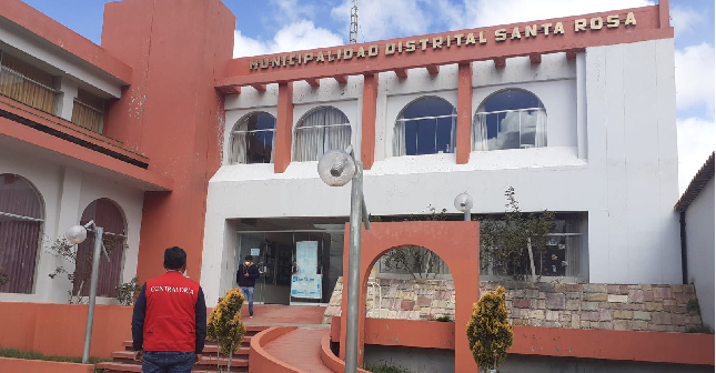 La Contraloría General advirtió que en el procedimiento de selección de licitación pública para el mejoramiento de los servicios de educación en la “Institución Educativa 70475 San Juan Bautista de la Salle, (distrito de Santa Rosa, provincia de Melgar) los funcionarios y/o servidores de la Municipalidad Distrital de Santa Rosa evidencian una falta de diligencia en la emisión de documentos, lo que genera el que se postergue la atención de la necesidad pública y a la población escolar.