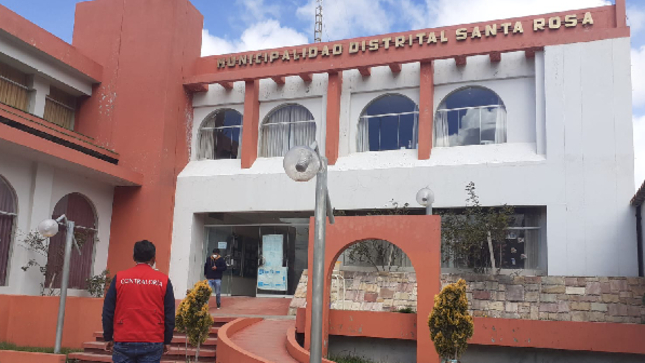 La Contraloría General advirtió que en el procedimiento de selección de licitación pública para el mejoramiento de los servicios de educación en la “Institución Educativa 70475 San Juan Bautista de la Salle, (distrito de Santa Rosa, provincia de Melgar) los funcionarios y/o servidores de la Municipalidad Distrital de Santa Rosa evidencian una falta de diligencia en la emisión de documentos, lo que genera el que se postergue la atención de la necesidad pública y a la población escolar. 