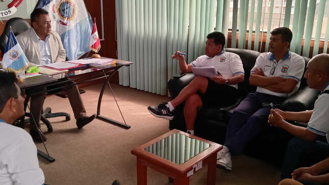 Archivo JPG de Alcalde Se Reunió Con Integrantes De La Asociación De Licenciados Del Ejército Peruano