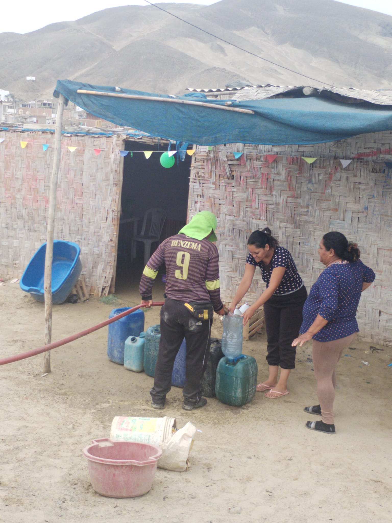 Abastecimiento de agua en cada una de las casa de los moradores.