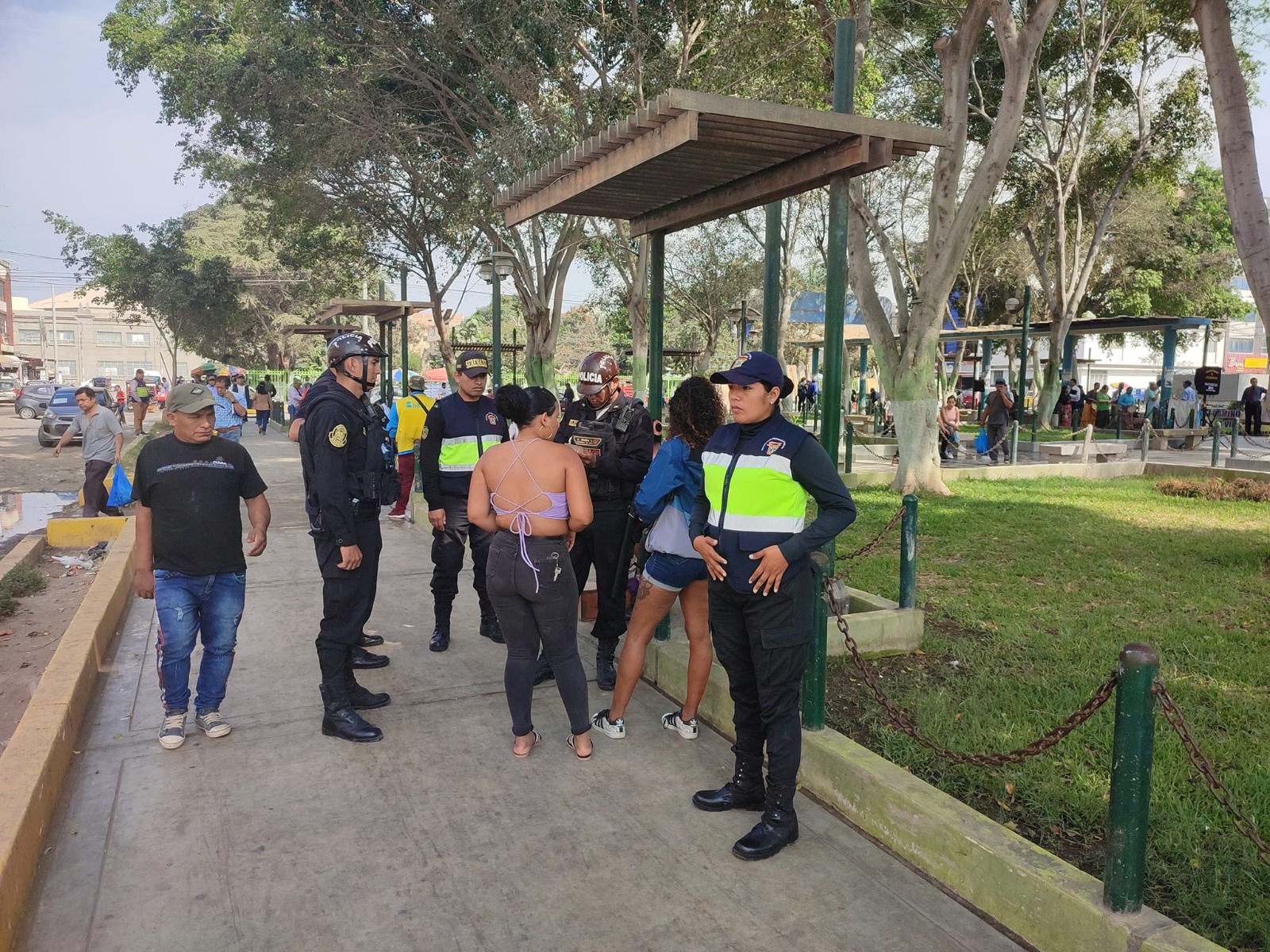 Municipalidad de chiclayo realiza mega operativo conjunto en inmediaciones del parque Las Fuentes