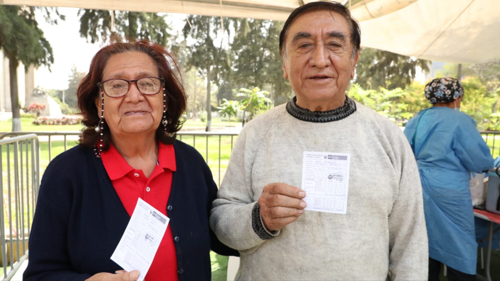 Adultos mayores deben estar al día con las vacunas contra la influenza, neumococo y la covid-19