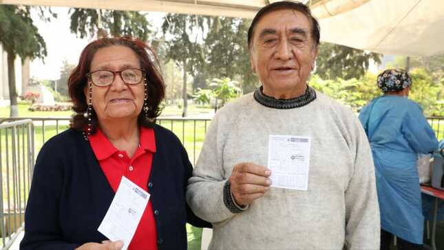 Adultos mayores deben estar al día con las vacunas contra la influenza, neumococo y la covid-19 