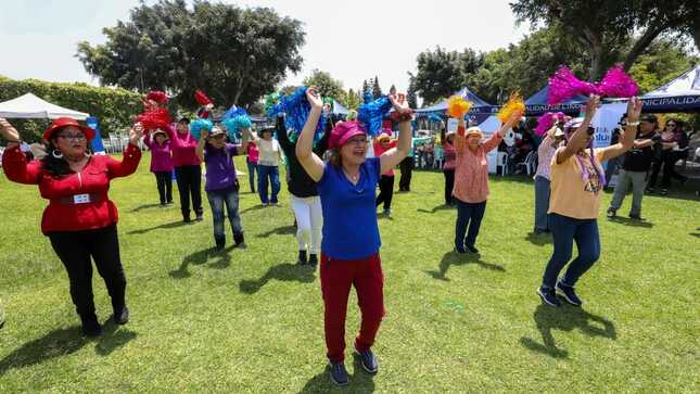 Las personas adultas mayores son un recurso invaluable de la sociedad que contribuye al bienestar de la familia y la comunidad