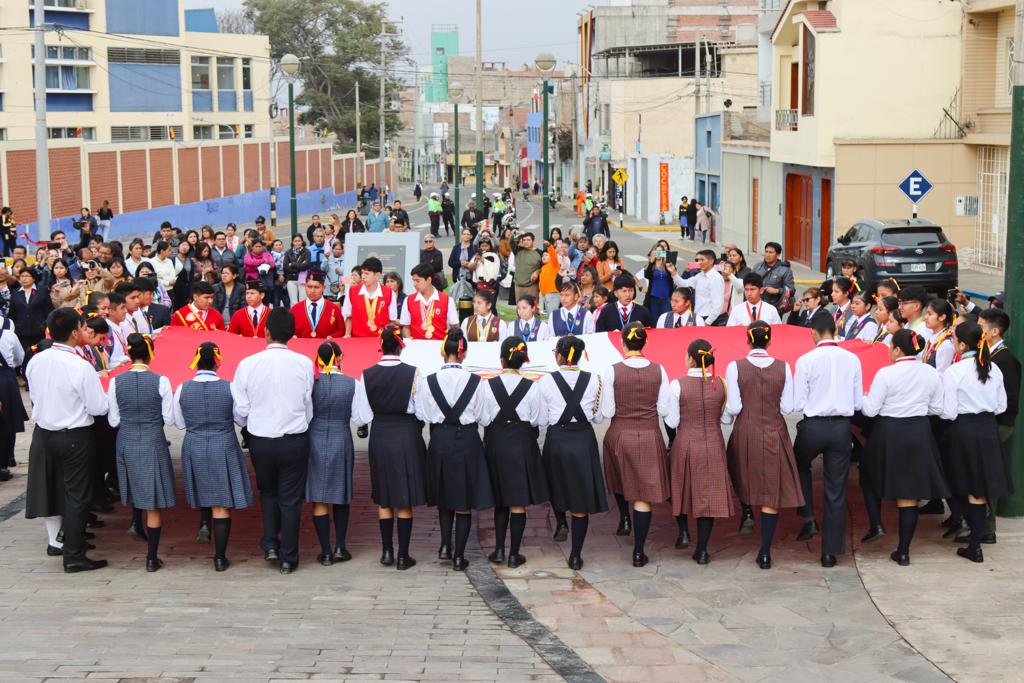 Juventud tacneña rinde homenaje a Tacna