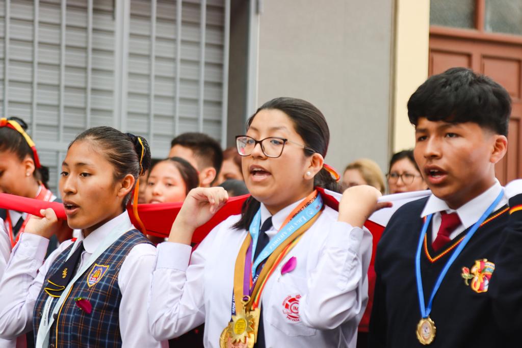 Juventud tacneña rinde homenaje a Tacna