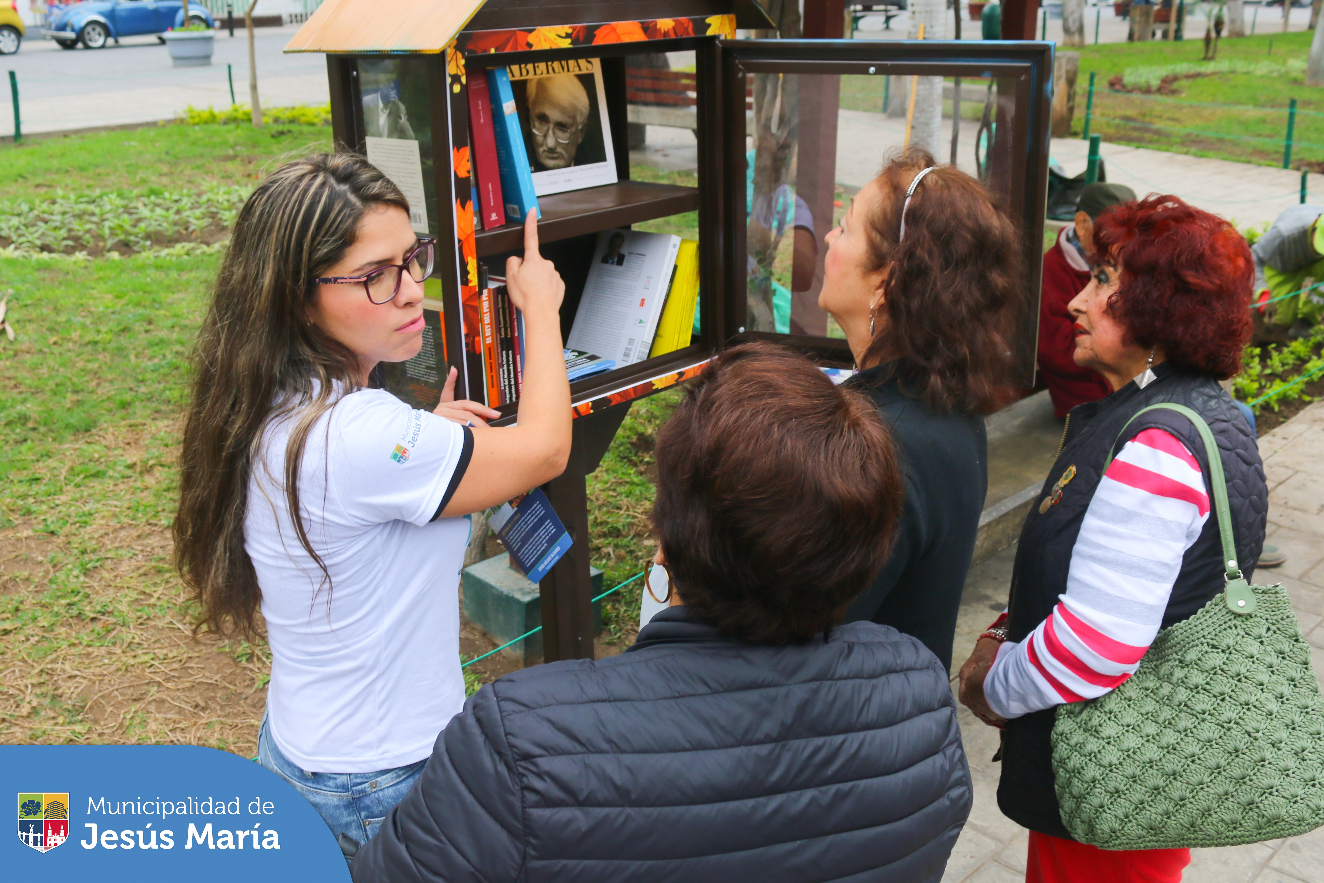 Se realizó el gran lanzamiento del programa 🌳📖 “Lectura en tu Parque”, inicialmente nos encontrarás en la Plaza San José, Parque Huiracocha y Plaza Cáceres.
🌟 ¿En qué consiste? 🌟 Acércate a los parques indicados, podrás tomar un libro de nuestra selección diversa y sumergirte en sus páginas mientras disfrutas del aire fresco. Una vez que hayas terminado de leer, deja el libro en su lugar para que otros vecinos también puedan disfrutarlo. 🎊🤩
¡Muy pronto en todos los parques del distrito! Porque #JesúsMaríaSomosTodos 🙌🏼
