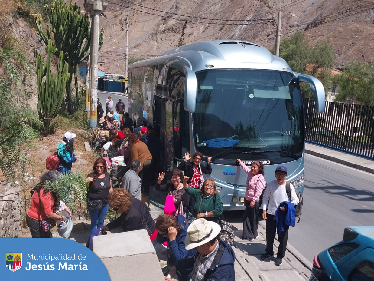 👏🏼 Los vecinos jesusmarianos disfrutaron de 2 días de confraternidad en el soleado 🌞 Churin, con sus hermosos paisajes, relajantes ♨️ baños termales, pozos y piscinas naturales con propiedades medicinales.
👉🏼 Para más actividades como esta, acercate a nuestra Casa del Vecino de Jr. Estados Unidos 291 o llámanos al ☎️ 2618285.
#JesúsMaríaSomosTodos