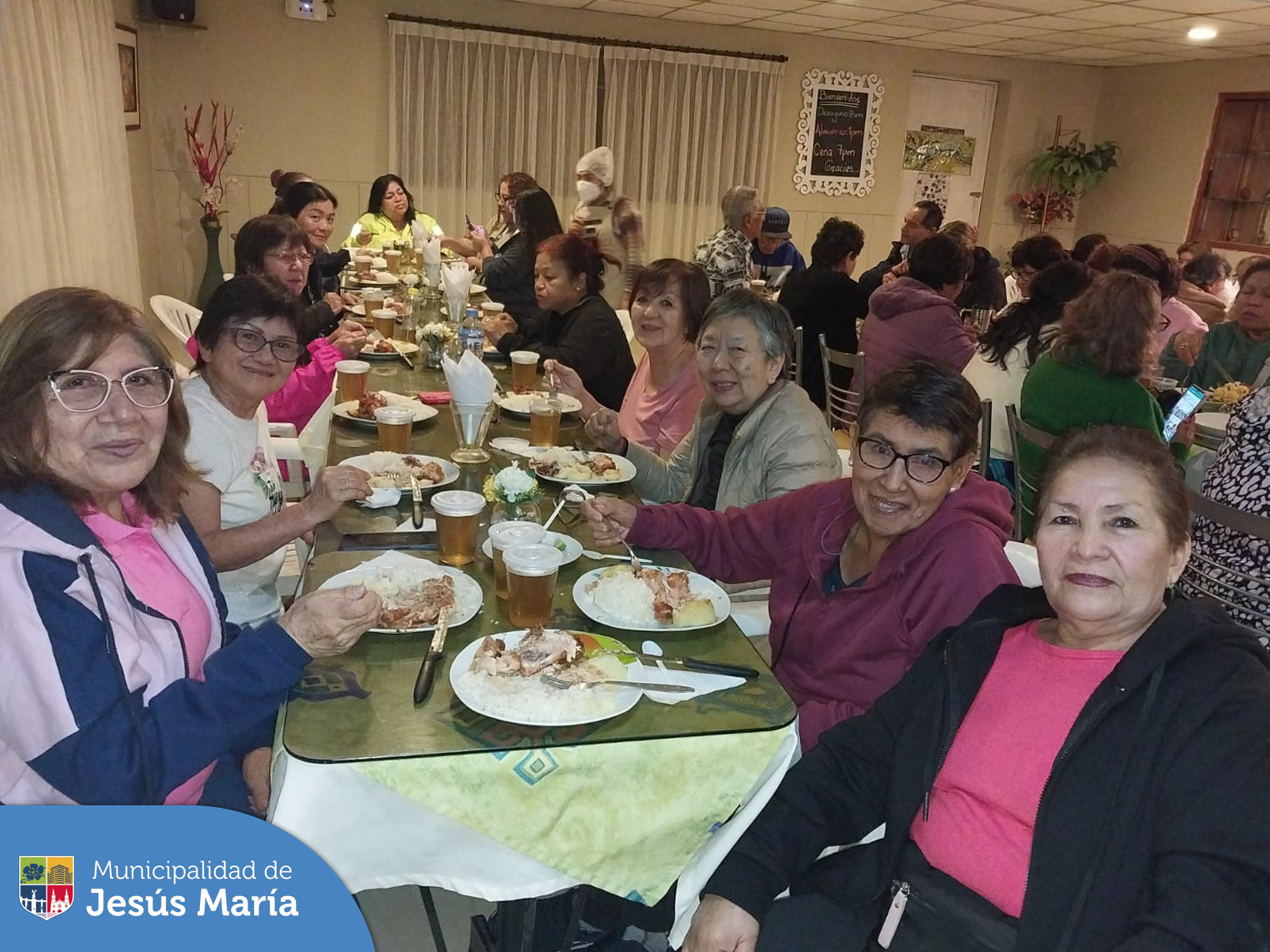👏🏼 Los vecinos jesusmarianos disfrutaron de 2 días de confraternidad en el soleado 🌞 Churin, con sus hermosos paisajes, relajantes ♨️ baños termales, pozos y piscinas naturales con propiedades medicinales.
👉🏼 Para más actividades como esta, acercate a nuestra Casa del Vecino de Jr. Estados Unidos 291 o llámanos al ☎️ 2618285.
#JesúsMaríaSomosTodos
