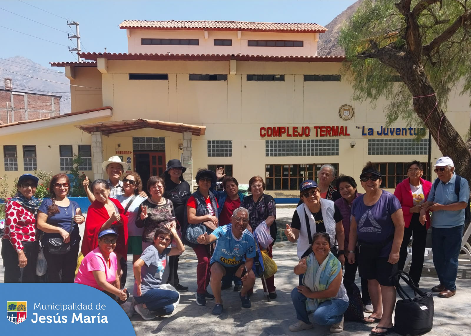 👏🏼 Los vecinos jesusmarianos disfrutaron de 2 días de confraternidad en el soleado 🌞 Churin, con sus hermosos paisajes, relajantes ♨️ baños termales, pozos y piscinas naturales con propiedades medicinales.
👉🏼 Para más actividades como esta, acercate a nuestra Casa del Vecino de Jr. Estados Unidos 291 o llámanos al ☎️ 2618285.
#JesúsMaríaSomosTodos