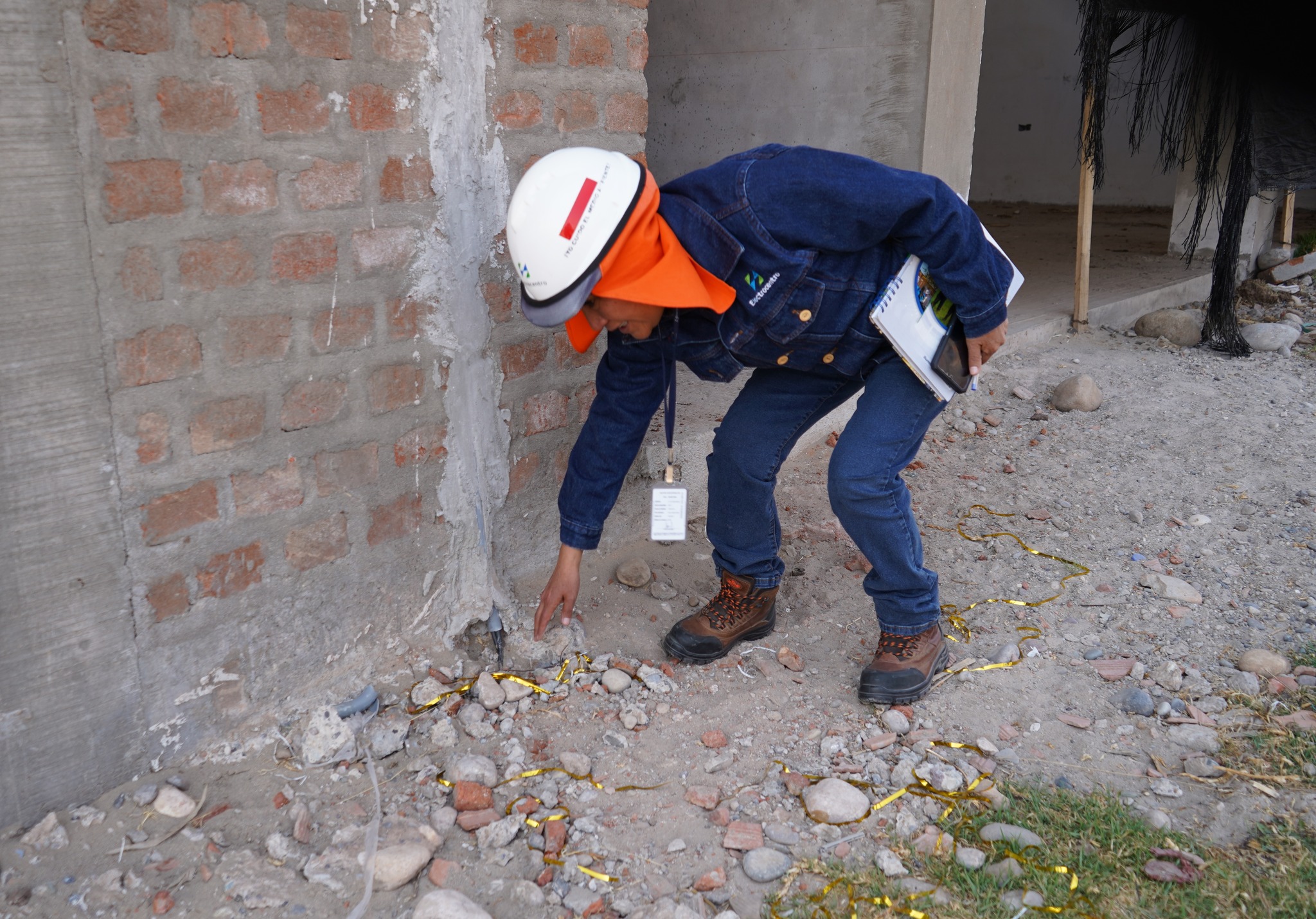 Electrocentro detecta conexiones clandestinas y construcciones que vulneran la seguridad eléctrica en Pilcomayo