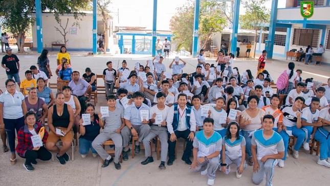Detallan los beneficios de Beca 18 a estudiantes de secundaria