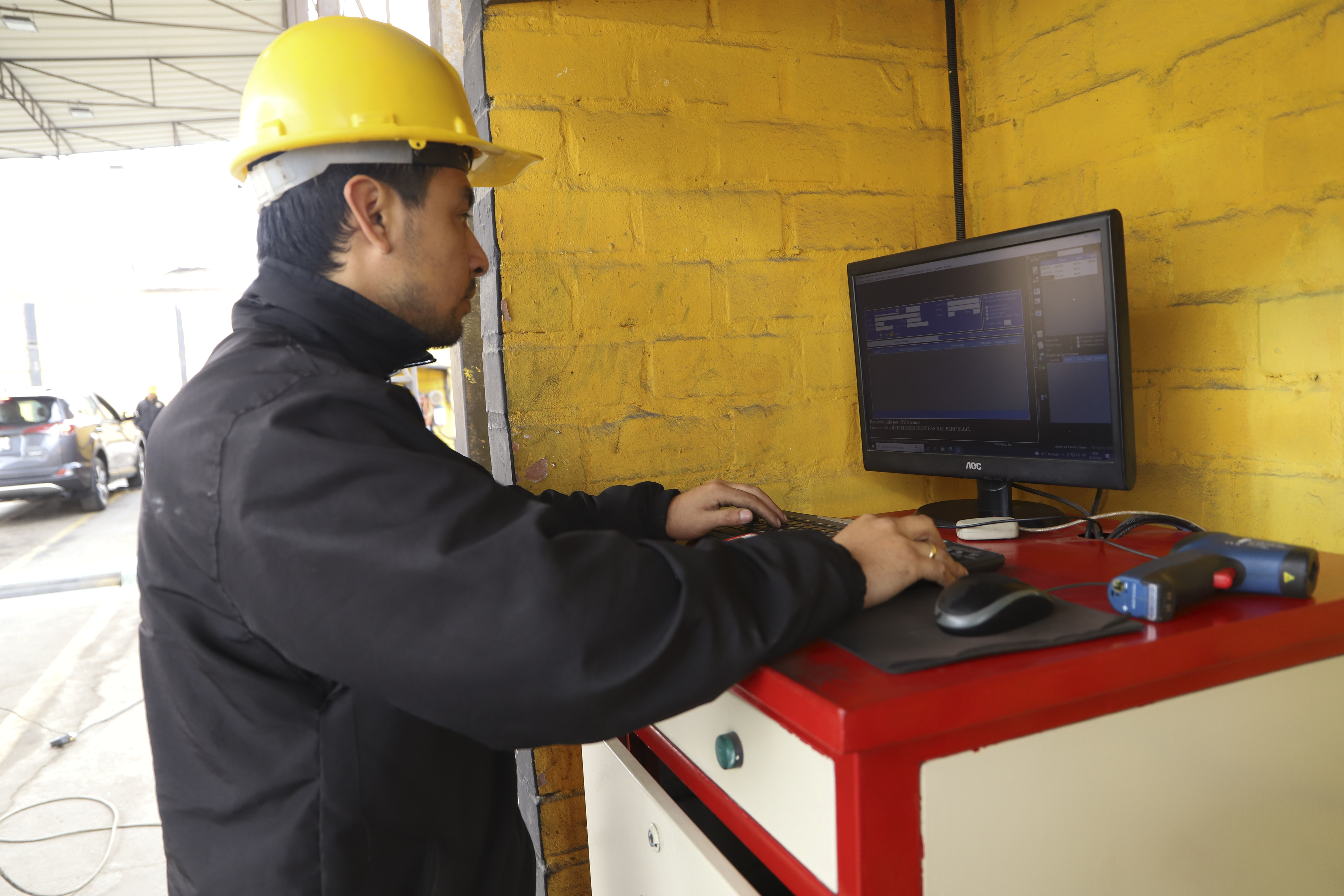 La entidad advierte que conducir un vehículo con certificados de inspección técnica vencidos o emitidos por empresas no autorizadas conlleva una multa de S/2475 e internamiento del vehículo.