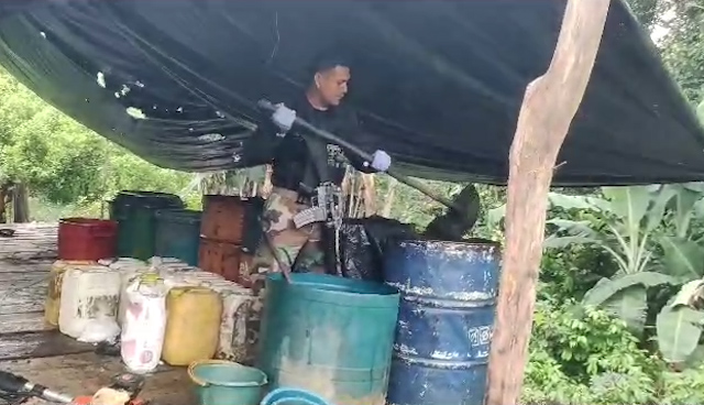 En operativo “Ciclón Putumayo” efectivos decomisaron sulfato de cocaína, hoja de coca e insumos químicos. Además, destruyeron cuatro laboratorios de droga.