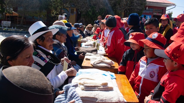 "Intergeneracional: Saberes Ancestrales y Emprendimientos Productivos Brillan en Encuentro entre Adultos Mayores y Estudiantes de Junín"