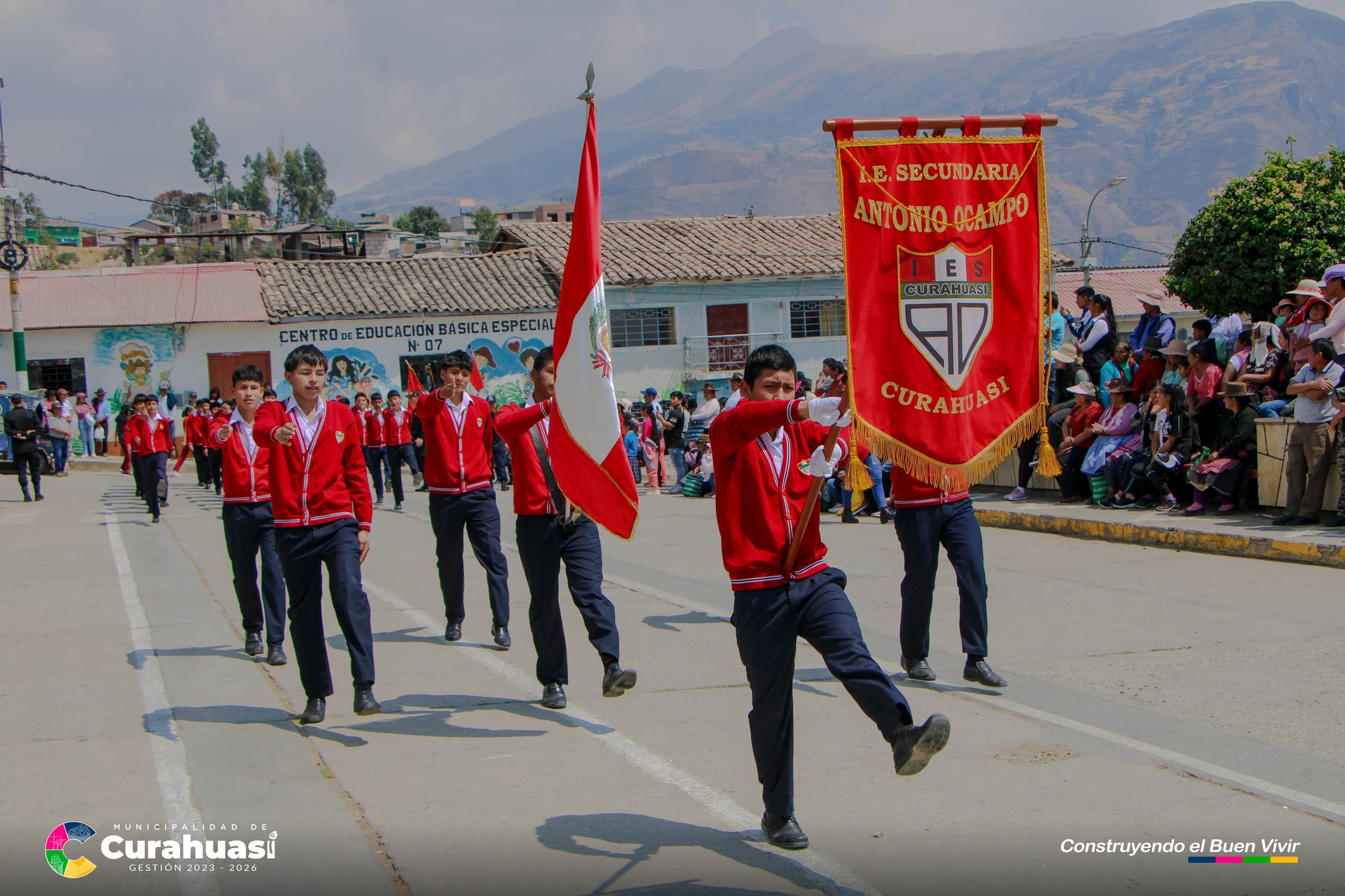 I.E Ramon Castilla realizo Izamiento y desfile Cívico por su 127 Aniversario.