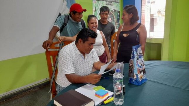 JORDAN SORIA ATENDIENDO A LA POBLACION
