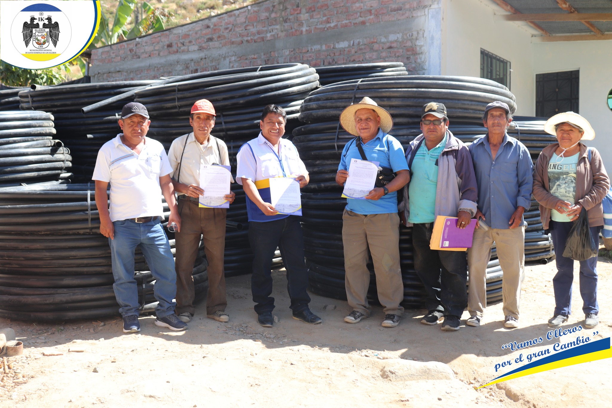 Alcalde Jorge Vidal Obispo Huapaya Entregó Rollo de Tubería HDPE 2 y Accesorios a la Comunidad Campesina de Llanac.